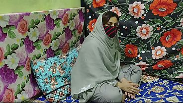 Friend Ki Behen Ko Tel Laga Ke Chod Diya, Bade Gol Maal Pe Desi Husband Ne Full Masti Ki