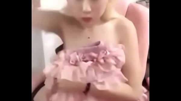 Hot Chinese Babe Ready To Get Nasty
