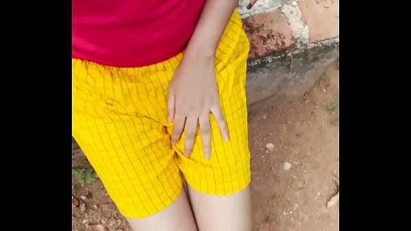 Desi Babe Ananya Panday Getting Wild With Her Solo Outdoor Session