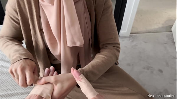 Arab Stepmom Gives Broken-armed Son A Hand With His ‘needs’