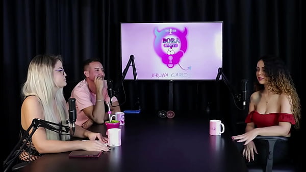 Essa Puta Ficou Mais Ousada, Na Casa De Swing Todo Mundo Respeita, Comeu Geral, Levou Uma Surra Numa Gravação E A Família Inteira Tava Lá Vendo.