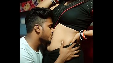 Desi Bhabhi Yashoda Mishra’s Hot Navel Tease And Steamy Romance With Her Young Devar