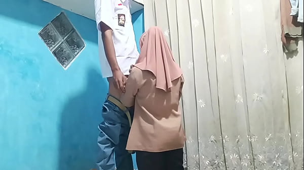 Students Fuck Their Teacher After School Lets Out