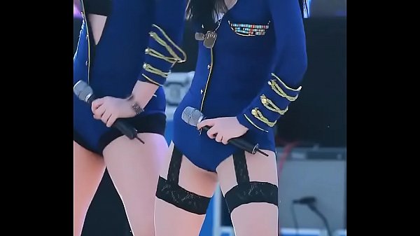 Asiaticas Shaking Their Asses And Getting Nasty On The Dance Floor
