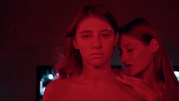 Lesbian Vampire Sneaks In, Tiffany Tatum Hypnotizes That Hot Blonde Assistant With Her Erotic Bite