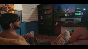 Me Encanta Rebotar En Su Verga Mientras Me Pierdo En Los Videojuegos