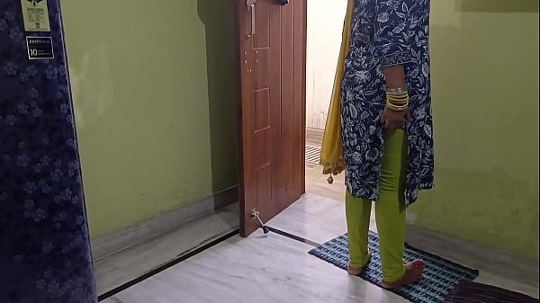 Indian Father-in-law Fucked His Daughter-in-law Using Pain As An Excuse