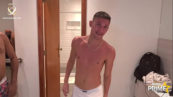 Novinha De 18 Desirre Dando Pra Vários Dotados Gostoso