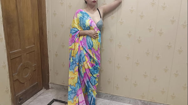 जब उसे छुआ तो वह गर्म हो गई और उसने अपनी चूत में उसका बड़ा लंड ले लिया। साफ हिंदी आवाज में।