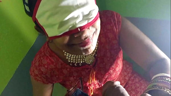 भाभी ने पड़ोसी का मुँह चूसा जब तक चेहरे पर मलाई न बिखेरी