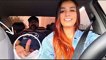 Mulher Motorista De App Pega Passageiro Se Tocando Atrás E Fica Excitada