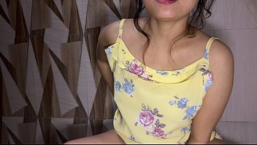 Thick Indian Babe’s Daily Grind Of Spreading Her Pussy Wide To Clean And Letting That Piss Flow.