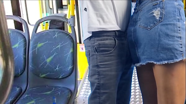Jovem Gostosa Esmagada E Macetada No Busão Lotado Na Cara De Todo Mundo!