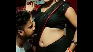 Desi Bhabhi Saree Navel Tease, Getting Wet For You