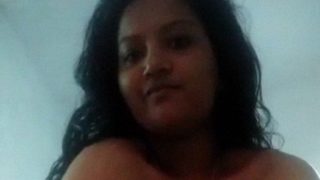 Sexy Malayali Babe Strips Completely Naked In Hot Video