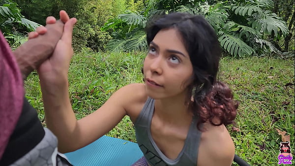 Un Pendejo Que Pasa Por El Rancho Me Ve En Cuatro Haciendo Yoga Y Termina Metiéndomela Bien Duro.
