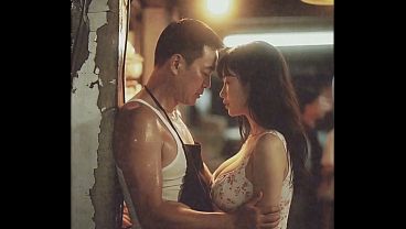 80年代的中国妞儿在菜市场里撩骚，屁股扭得飞起，眼神勾人，手里挑着菜却想着怎么勾汉子。