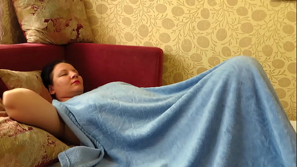 Morning Wank. A Thick Milf With Huge Tits Kicks Off Her Day By Cumming. Amateur Anal Action.
