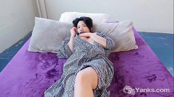 Yanks Asian Hope Gets Herself Off, Gold Dripping, Loving Every Inch.